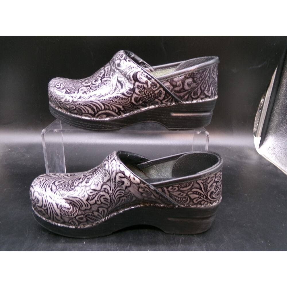 Dansko Clogs Women’s Black Floral Tooled Embossed Leather Size EU 36 - Picture 2 of 7